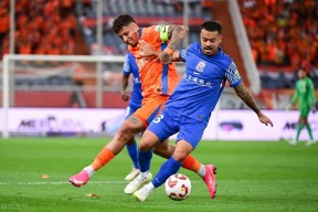 星空体育平台-今晨欧超杯焦点战；上海申花刷新队史纪录；气氛紧张；身体对抗强度拉满的简单介绍